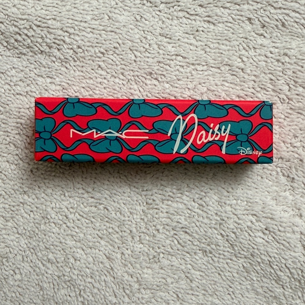 MAC x Disney Daisy Limited Edition Lipstick - NIB - Picture 3 of 6